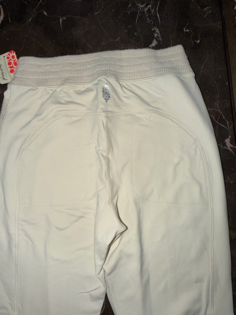 *NWT* FREE PEOPLE
UNDERCOVER BASE LAYER
SET (TOP W/ LEGGINGS) - Picture 10 of 14